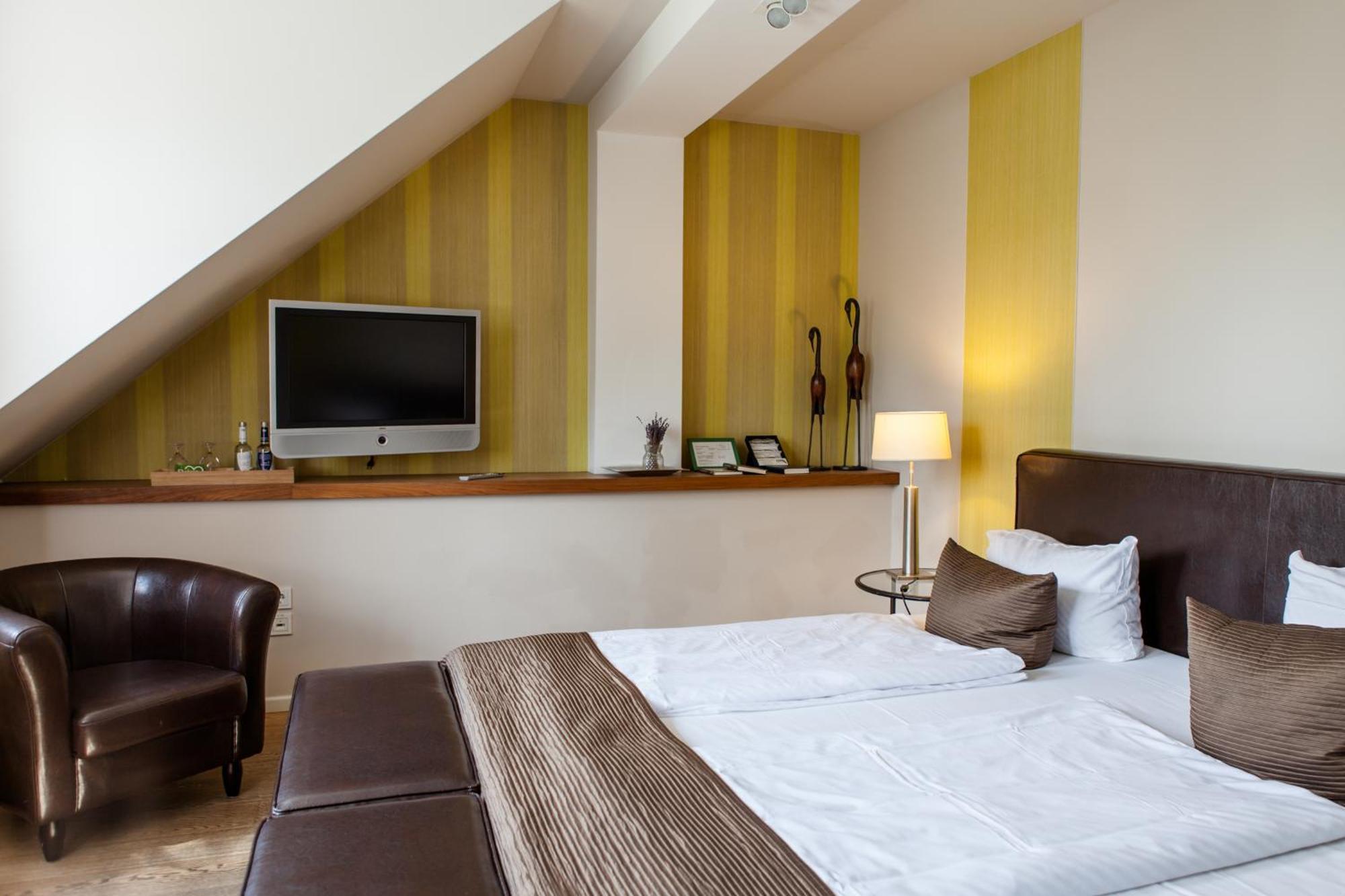 Hotel Zur Linde Dein Self Check In มิเคนดอร์ฟ ภายนอก รูปภาพ